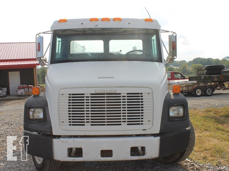 2001-freightliner-fl60-image-9