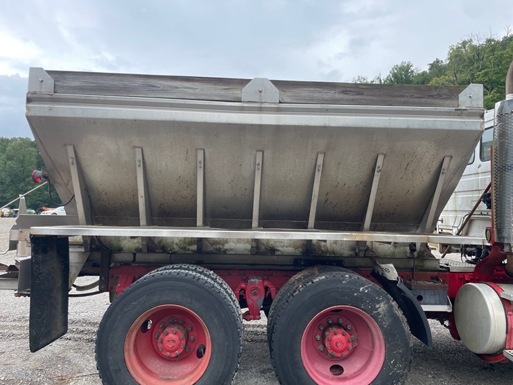 1996-freightliner-fl112-image-6