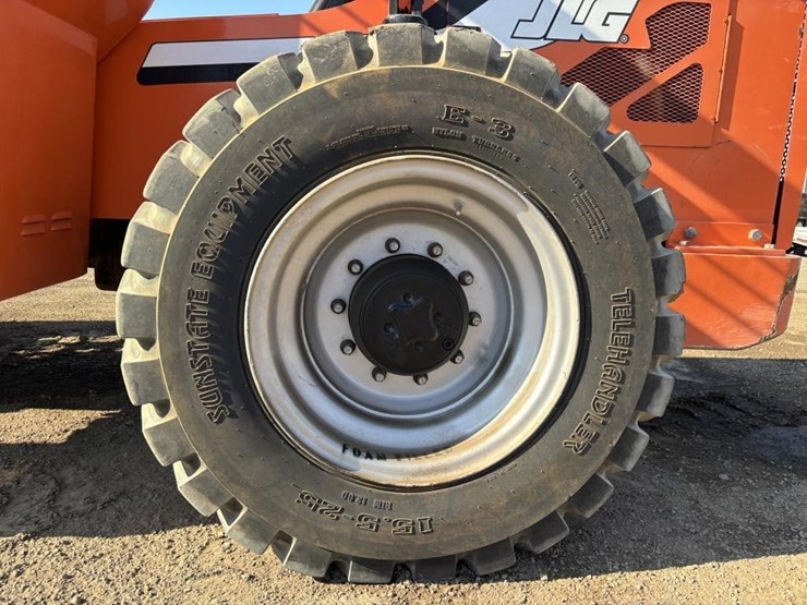 2013-jlg-8042-image-18