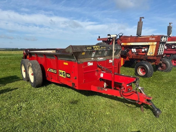 h&s-3131-heavy-duty-manure-spreader-image-3
