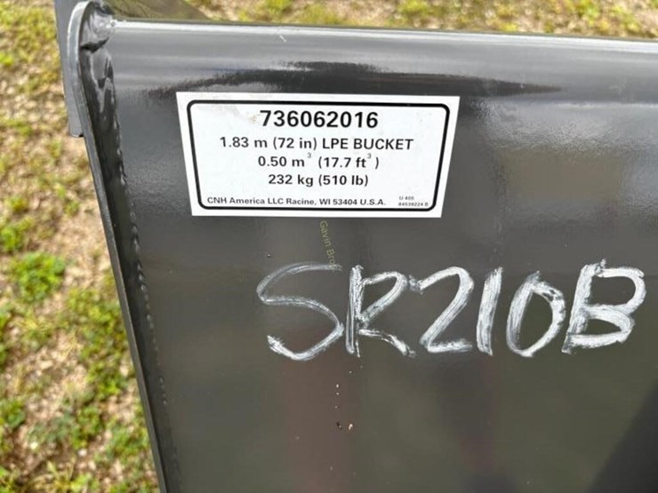 new-72"-new-holland-skidsteer-bucket-image-4