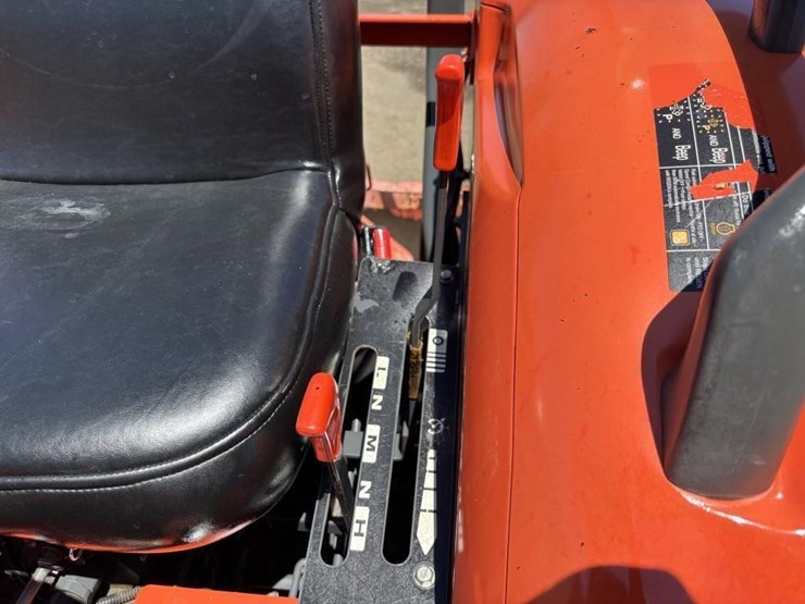 2018-kubota-l4701-image-38