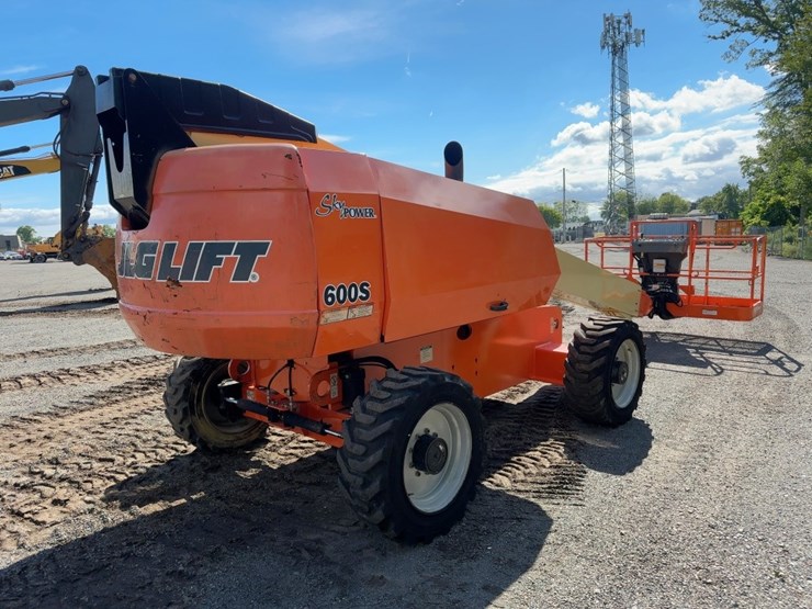 2015-jlg-600s-image-5