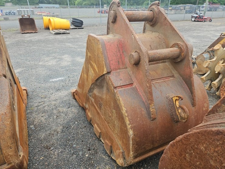 esco-42"-bucket-with-teeth-image-6