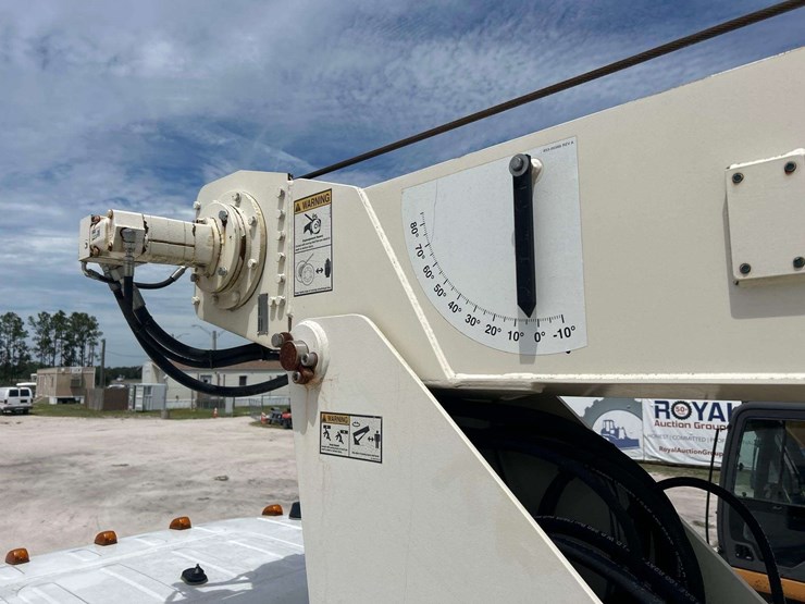 2015-terex-bt2047-image-32