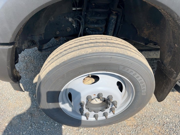 2017-ford-f550-xl-image-11