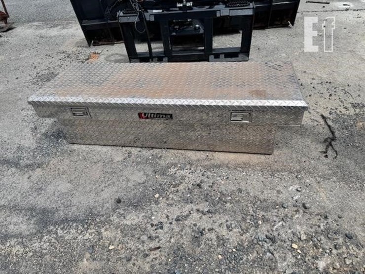 ultima-diamond-plate-truck-toolbox-image-1