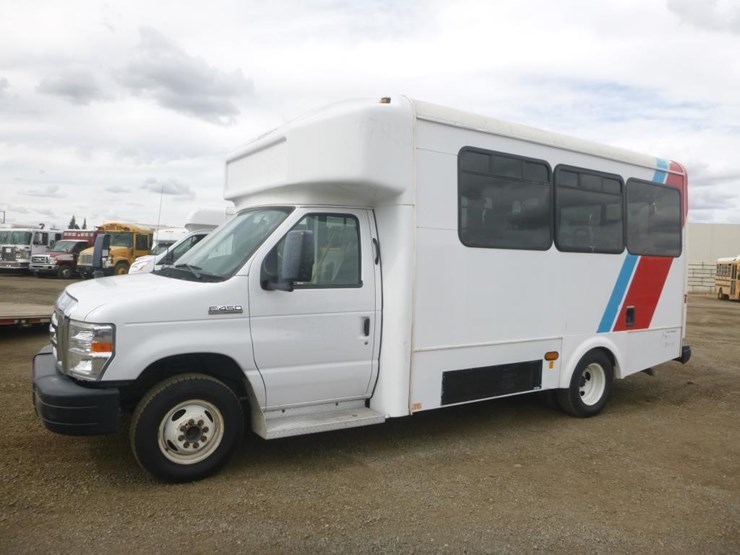2017-ford-e450-image-1