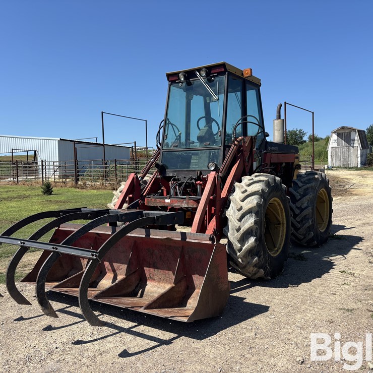 1984 VERSATILE 256