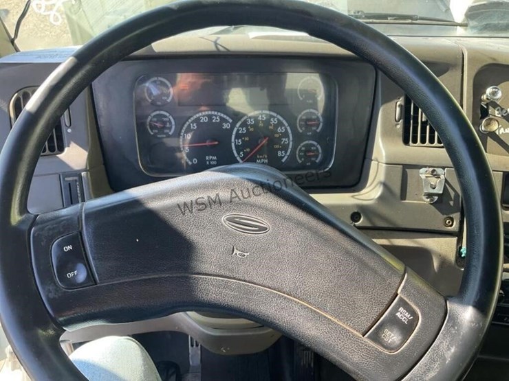 2004-sterling-l9500-image-26