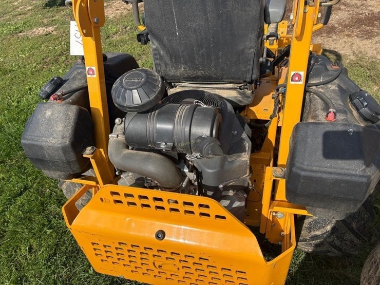 cub-cadet-pro-z-700-zero-turn-mower-image-9