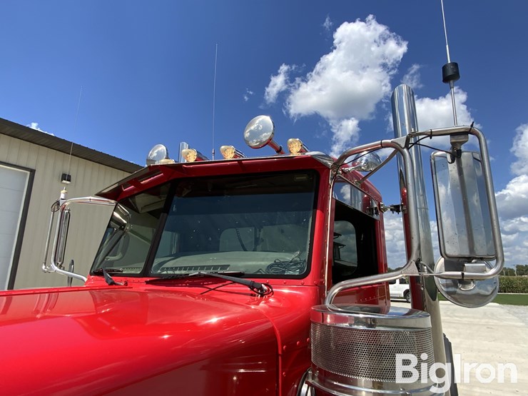 2009-peterbilt-389-image-19