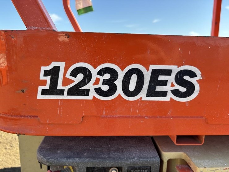 jlg-1230es-image-13