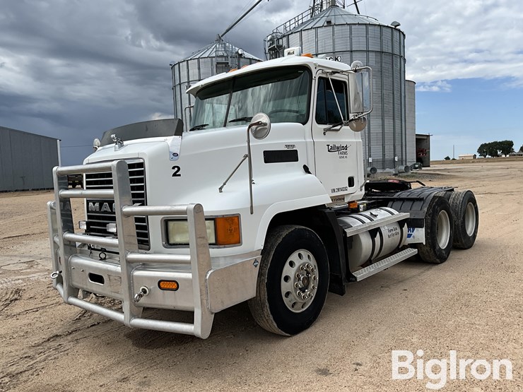 2002-mack-ch613-image-1