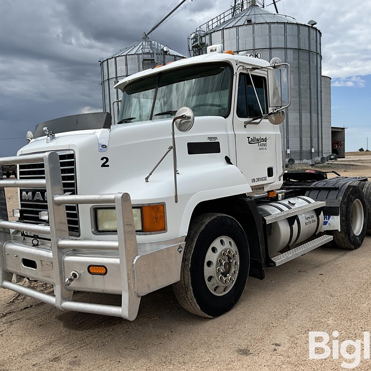 2002 MACK CH613