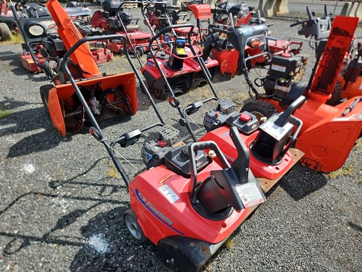 (2)-simplicity-ss822e-snow-blowers-image-2