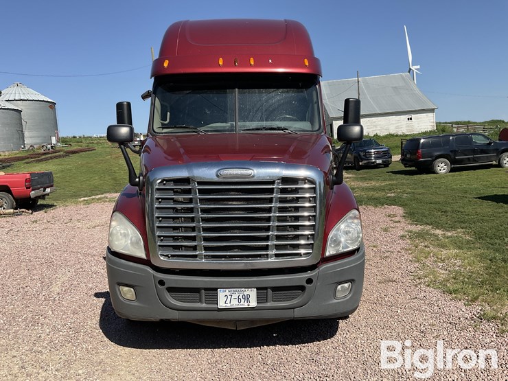 2015-freightliner-cascadia-125-evolution-image-2