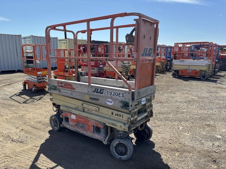2005-jlg-1930es-image-2