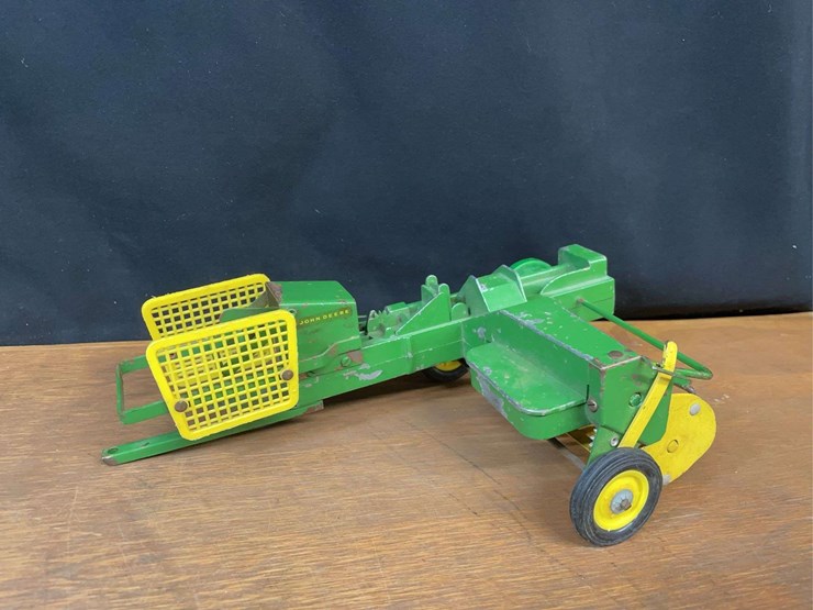 john-deere-16-image-3