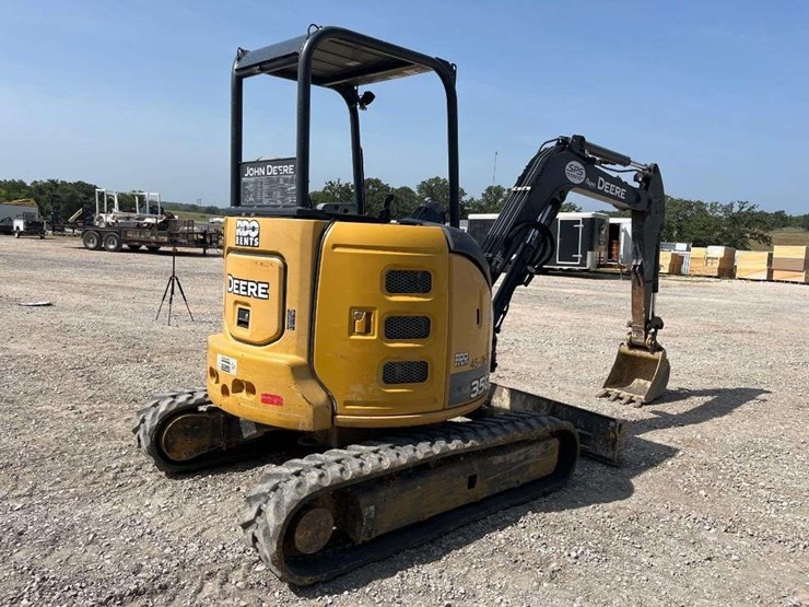 2016-deere-35g-image-3