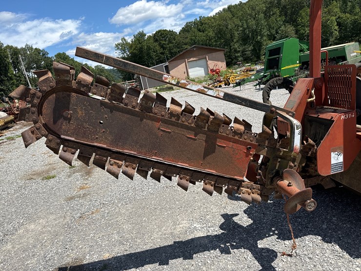 2002-ditch-witch-3700cd-image-4