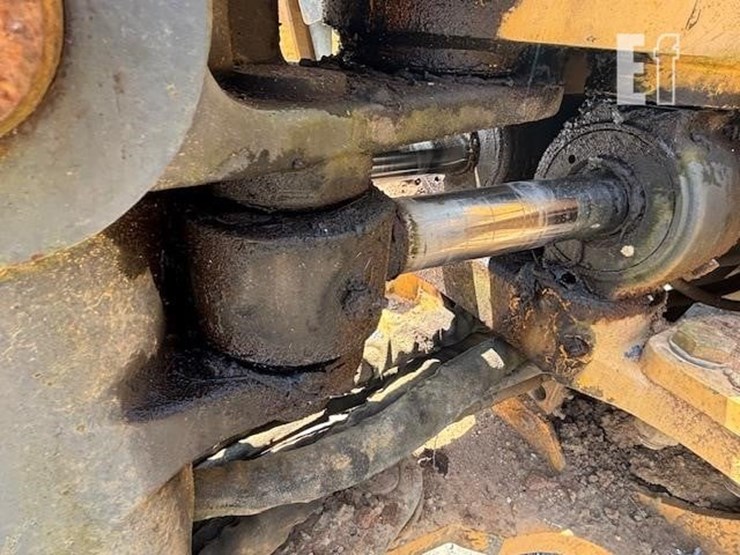 2012-volvo-bl70b-image-27