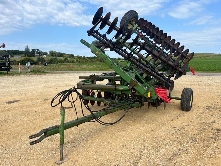 john-deere-235-image-1