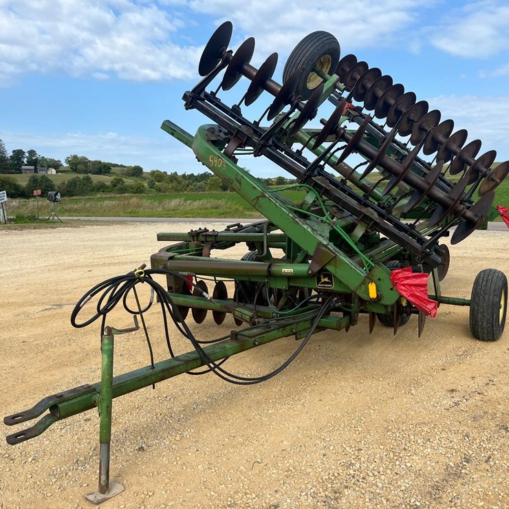 JOHN DEERE 235