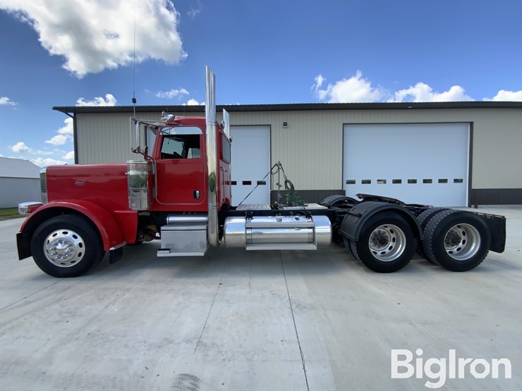 2009-peterbilt-389-image-8