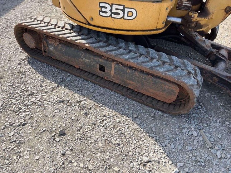 2013-deere-35d-image-24