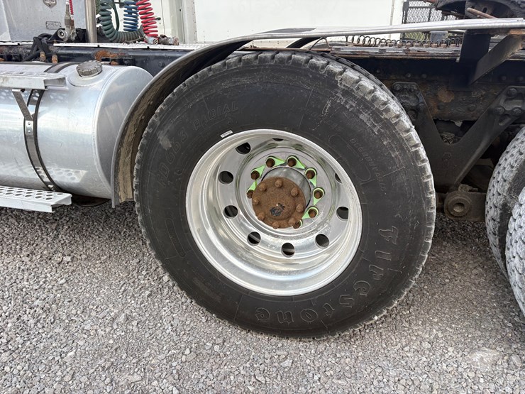 2010-kenworth-t800-image-7