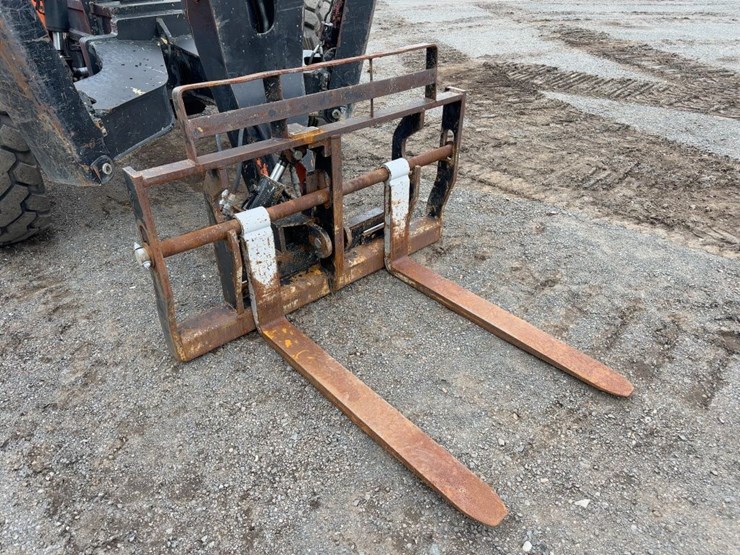 2012-jlg-g10-55a-image-8