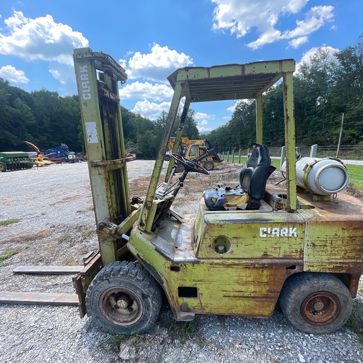 #119 • Clark CY500 Forklift