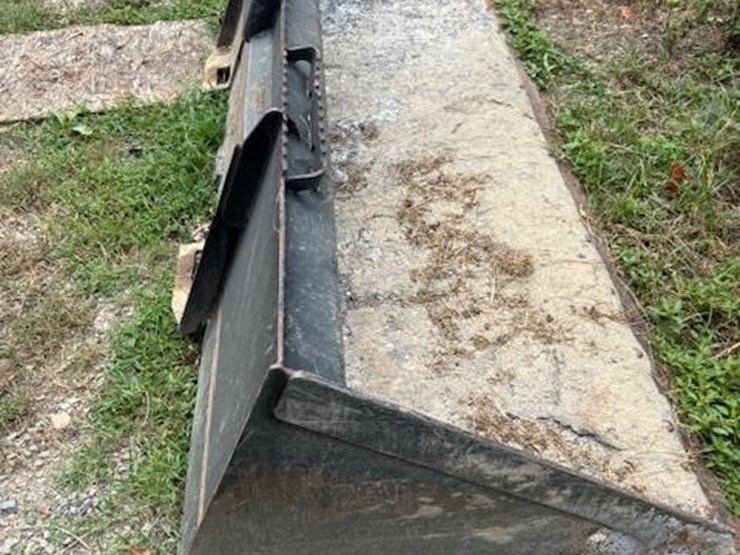caterpillar-292-9270-86"-skid-steer-bucket-image-4