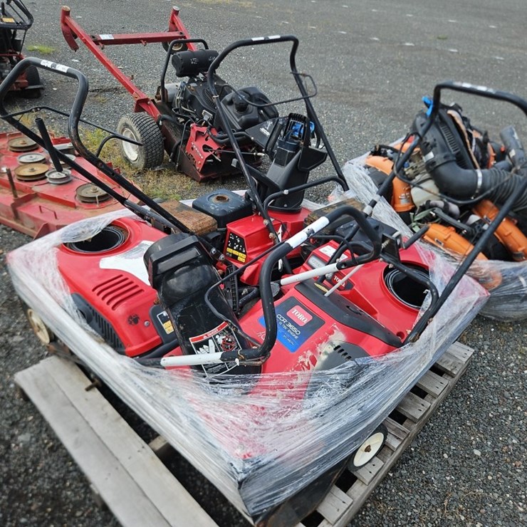 QUANTITY TORO SNOW THROWERS