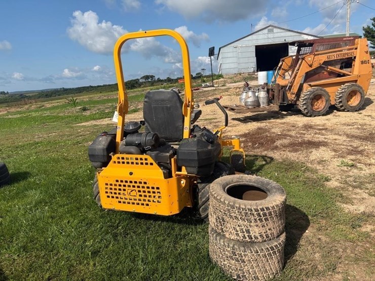 cub-cadet-pro-z-700-zero-turn-mower-image-7