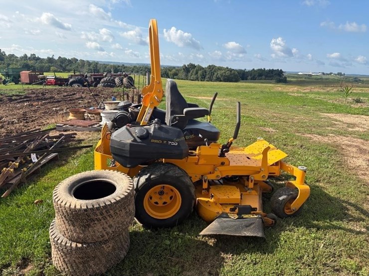 cub-cadet-pro-z-700-zero-turn-mower-image-6