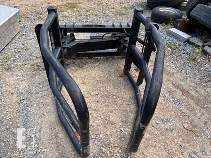 blue-diamond-round-hay-bale-hyd-clamp-image-2
