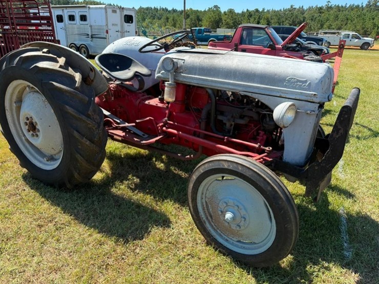 ford-tractor-image-3