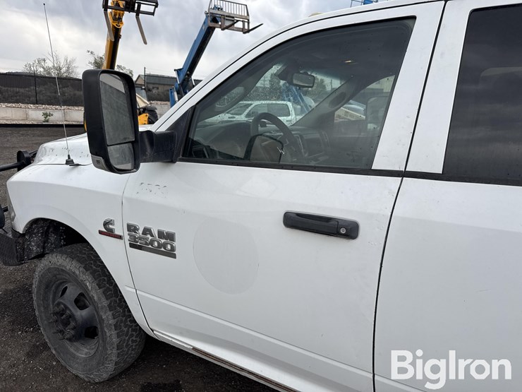 2014-ram-3500-4x4-crew-cab-flatbed-service-truck-image-11