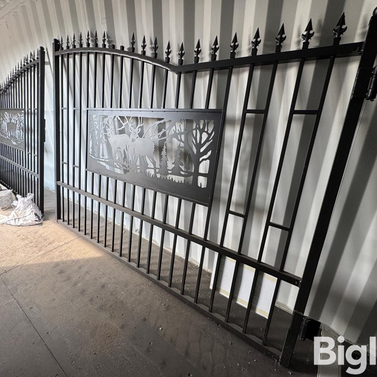 18' Bi-Parting Decorative Gates W/Fencing