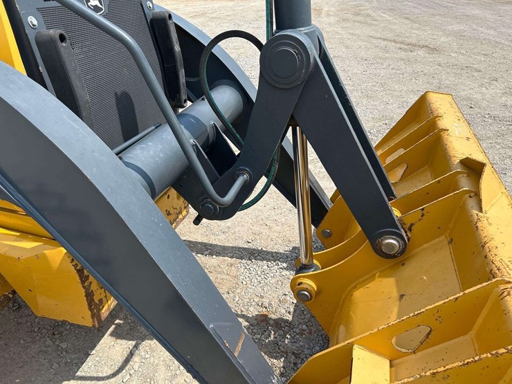 2018-deere-310l-image-17