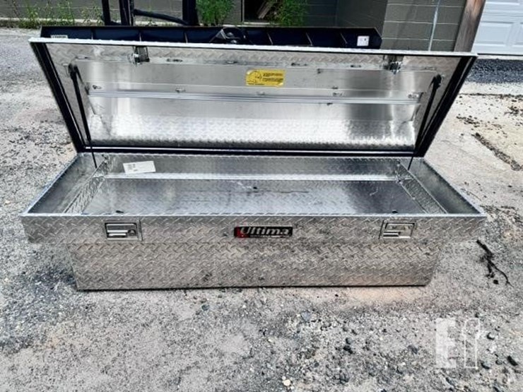ultima-diamond-plate-truck-toolbox-image-6