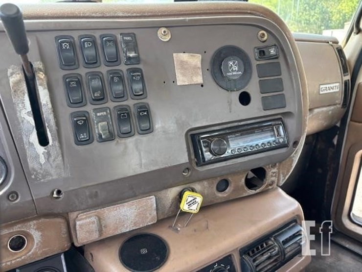 2003-mack-granite-cv713-image-8