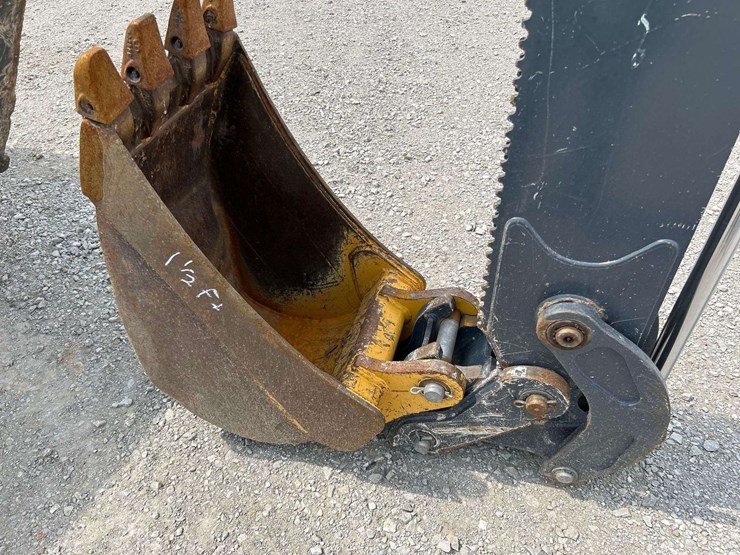 2018-deere-310l-image-22