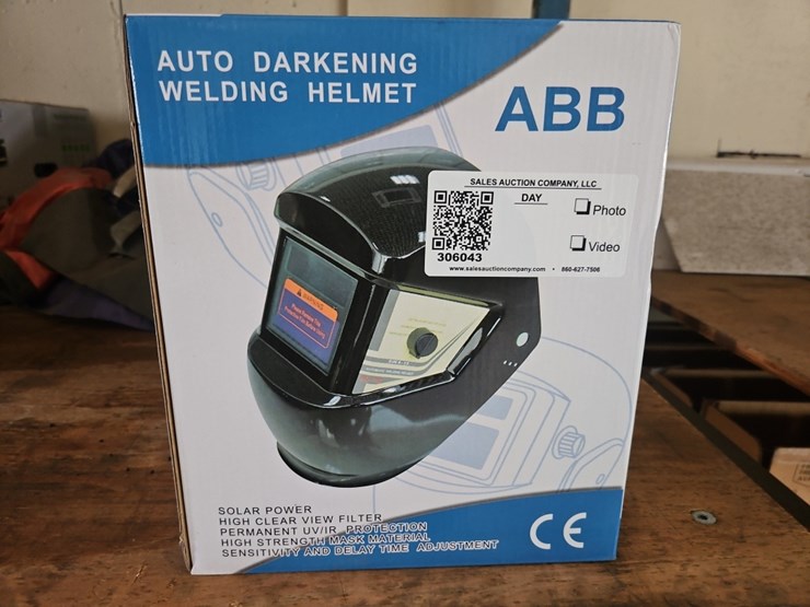 auto-darkening-welding-helmet-image-1