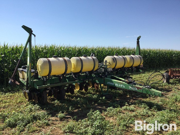 john-deere-7200-image-3