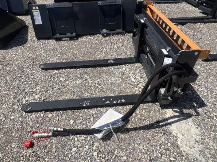 #32-•-wolverine-hydraulic-adjustable-skid-steer-forks-image-4