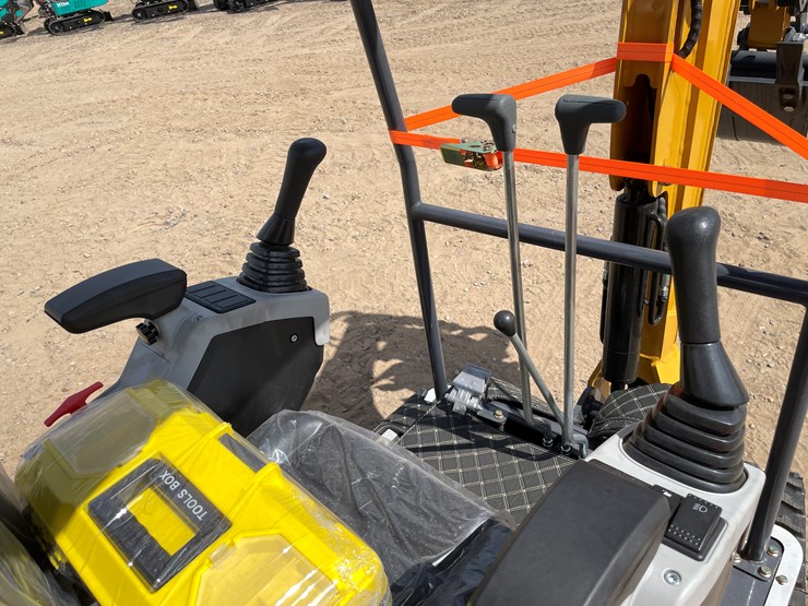 #9433-•-2025-unused-cfg-mini-excavator-image-4