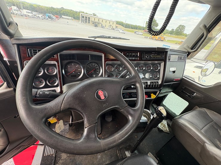 2010-kenworth-t800-image-15